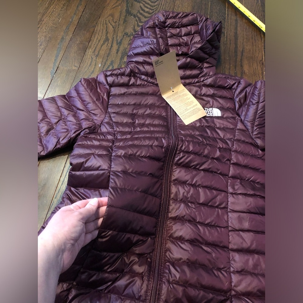 The North Face Girls L (12Y) Dark Merlot Lightweight Down Hooded Puffer Jacket - Picture 9 of 11